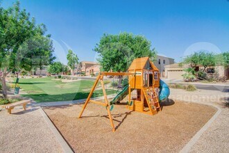 17413 N 19th Run in Phoenix, AZ - Foto de edificio - Building Photo