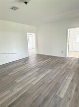 1450 NW 35th St in Miami, FL - Building Photo - Building Photo