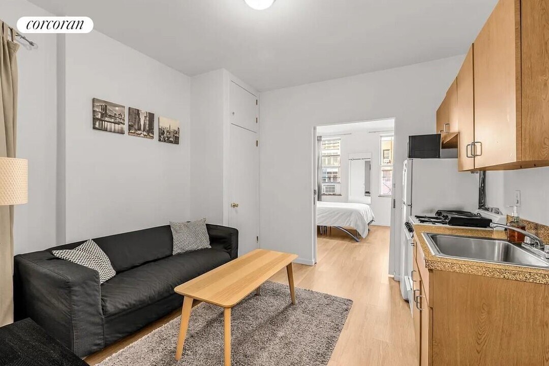 648 9th Ave in New York, NY - Building Photo