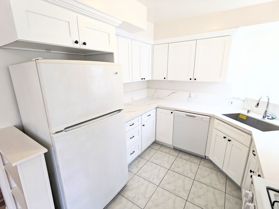 1743 N Edgemont St in Los Angeles, CA - Building Photo