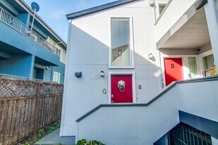 66 Newell Rd in East Palo Alto, CA - Building Photo