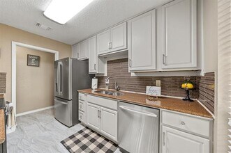 721 Oakwood Ln in Arlington, TX - Building Photo - Building Photo