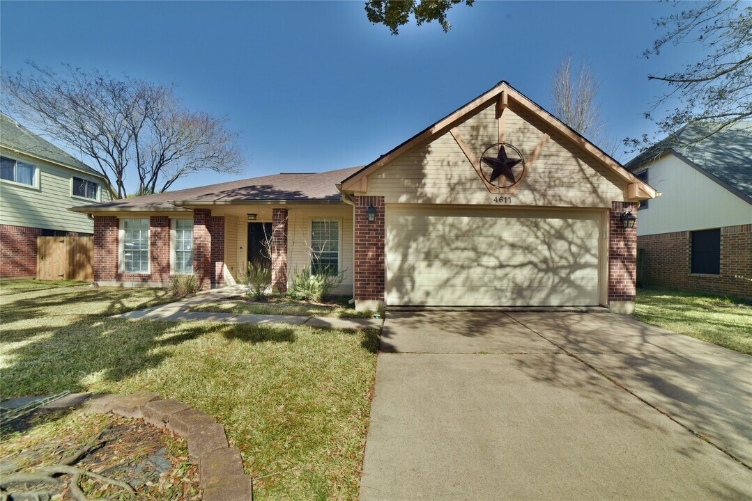 4611 Kimball Dr in Pearland, TX - Building Photo