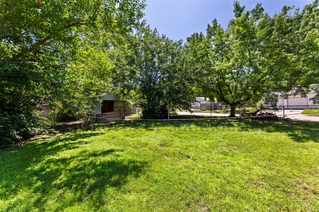 2062 Poplar St in Wichita, KS - Foto de edificio - Building Photo