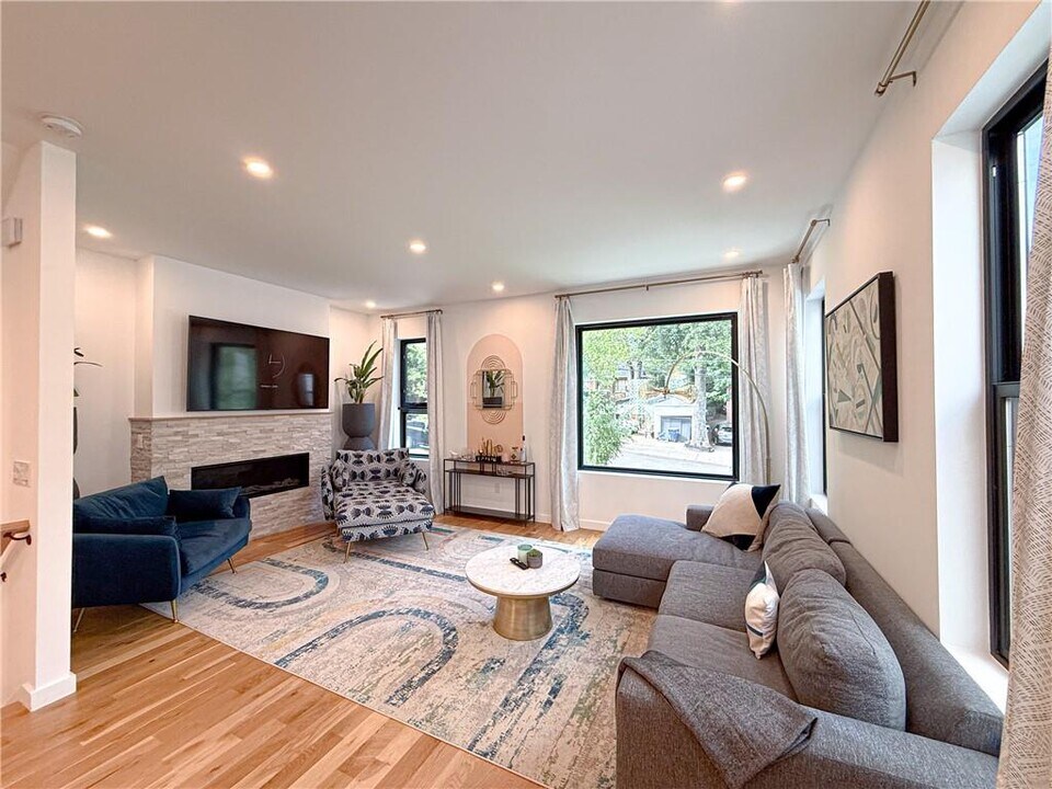 825 Barnett St NE in Atlanta, GA - Building Photo