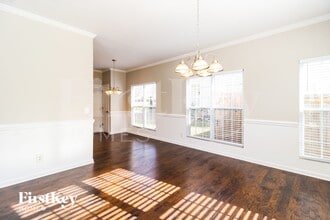 6720 Winners Dr in Whitsett, NC - Foto de edificio - Building Photo