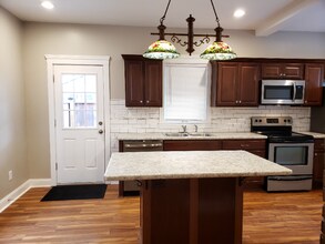 3192 W 14th St, Unit 1 in Cleveland, OH - Foto de edificio - Building Photo