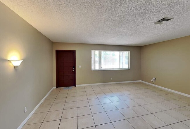 5537 Primrose Ln in Jacksonville, FL - Foto de edificio - Building Photo