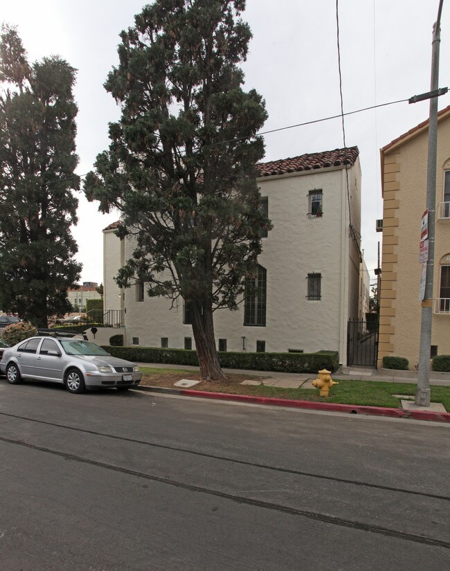 1343 N Catalina St in Los Angeles, CA - Building Photo - Building Photo