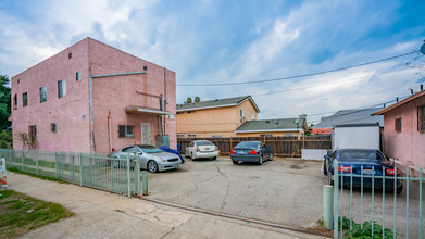 1175 E Adams Blvd in Los Angeles, CA - Building Photo - Building Photo