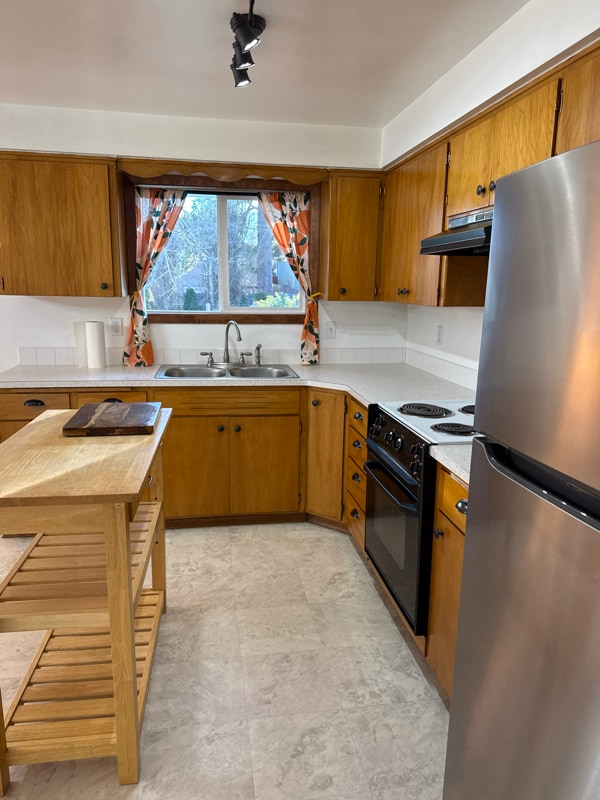 property at 4120 E Congress Ave