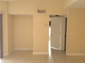 124 Santa Clara Dr in Naples, FL - Building Photo - Building Photo