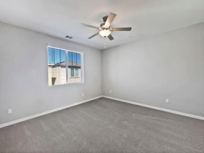 4074 Southampton St in West Sacramento, CA - Foto de edificio - Building Photo