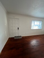 102 E Pecan St in Gunter, TX - Building Photo