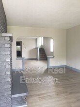 209-211-211 N Hague Ave in Columbus, OH - Foto de edificio - Building Photo