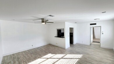 17 Norwich a, Unit A in West Palm Beach, FL - Building Photo - Building Photo