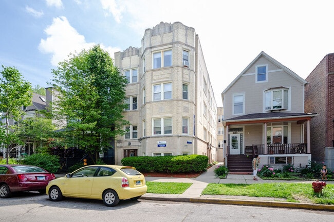 property at 4833 N Hoyne Ave
