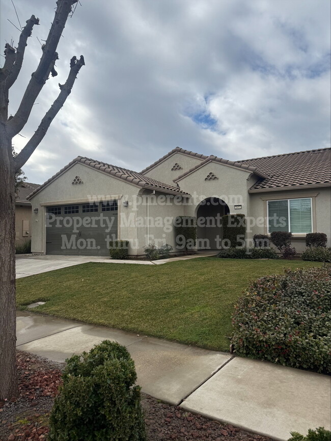 2657 Roseberry Ave in Manteca, CA - Foto de edificio - Building Photo