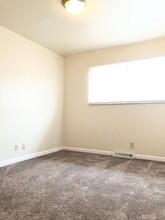 2241 W Laskey Rd in Toledo, OH - Foto de edificio - Building Photo