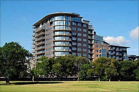 property at 901 W 9th St