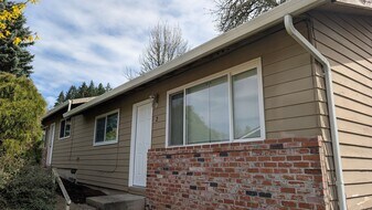 23051 SW Main St in Sherwood, OR - Building Photo