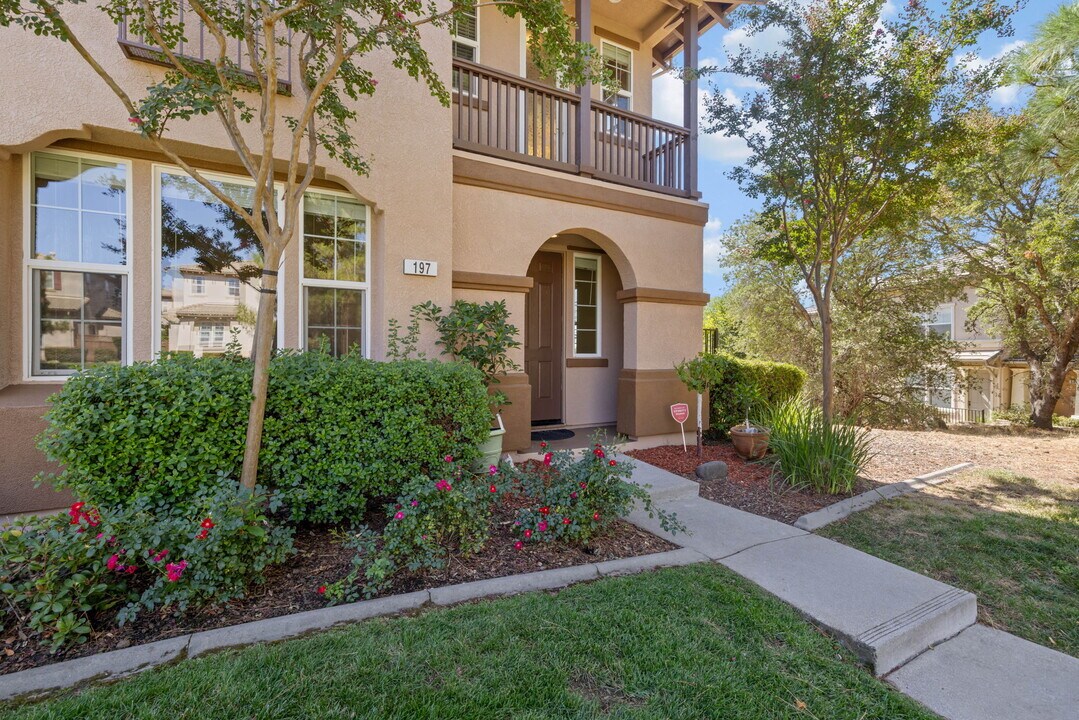 197 Barnhill Dr in Folsom, CA - Building Photo