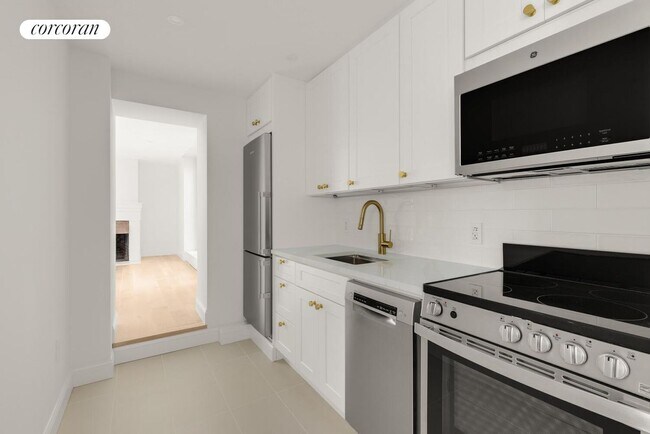 101 W 11th St in New York, NY - Building Photo - Building Photo
