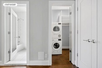 74 W 69th St in New York, NY - Building Photo - Building Photo