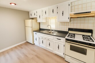 704 E Perry St in Indianapolis, IN - Building Photo - Building Photo