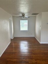 2317 Brooks St in Garland, TX - Foto de edificio - Building Photo
