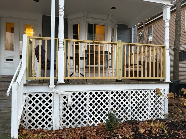 8 Pleasant Ave, Unit 1 in Portland, ME - Building Photo - Building Photo