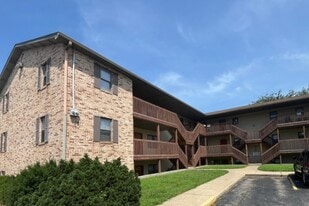 University Village Student Housing in Terre Haute, IN - Building Photo
