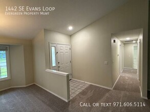 1442 SE Evans Loop in Troutdale, OR - Building Photo - Building Photo