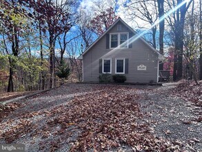 132 Pinecrest Ln in Bluemont, VA - Building Photo - Building Photo