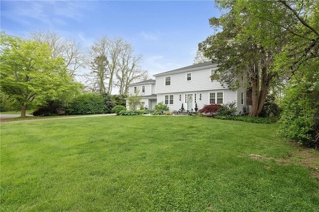 21 Preston Dr in Barrington, RI - Building Photo - Building Photo