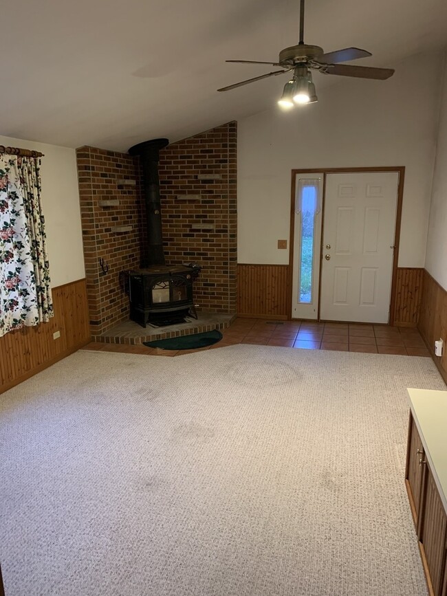 37W793 Binnie Rd in West Dundee, IL - Building Photo - Building Photo