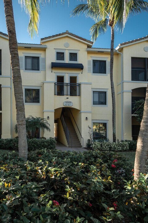 2727 Anzio Ct in Palm Beach Gardens, FL - Foto de edificio