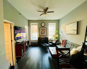 1300 N Greenview Ave in Chicago, IL - Building Photo - Building Photo