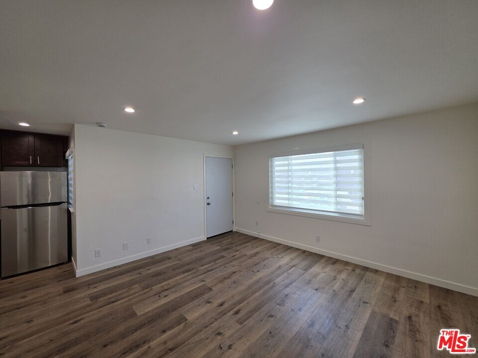 2400 Vanderbilt Ln in Redondo Beach, CA - Building Photo