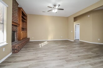 3713 Shannon Dr in Moore, OK - Foto de edificio - Building Photo