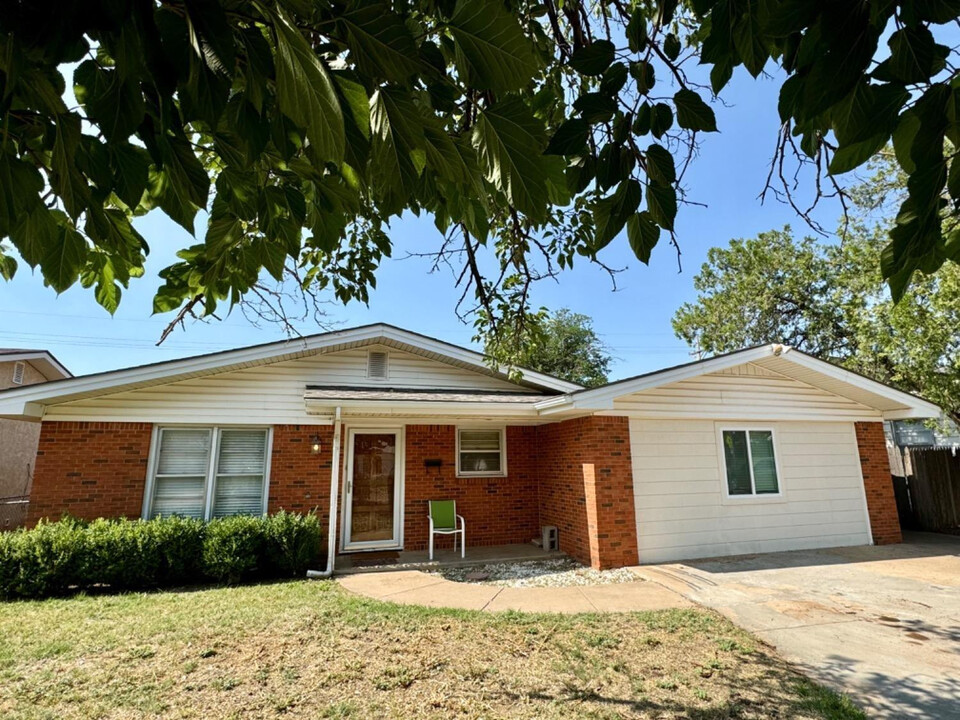 4317 31st St in Lubbock, TX - Building Photo