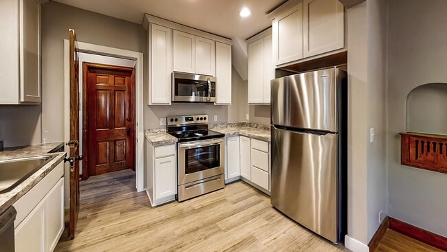 625 N Blackhawk Ave in Madison, WI - Building Photo - Building Photo