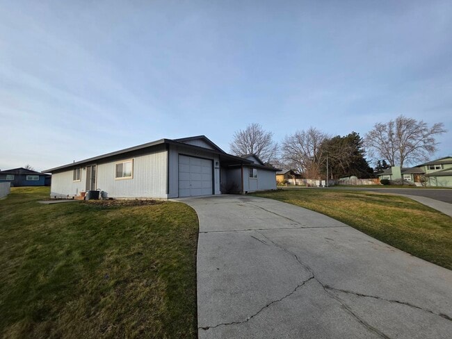 1607 S Olson St in Kennewick, WA - Building Photo - Building Photo