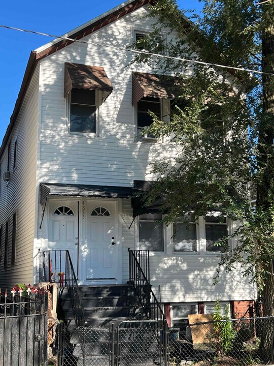 4835 S Justine St-Unit -1 in Chicago, IL - Building Photo
