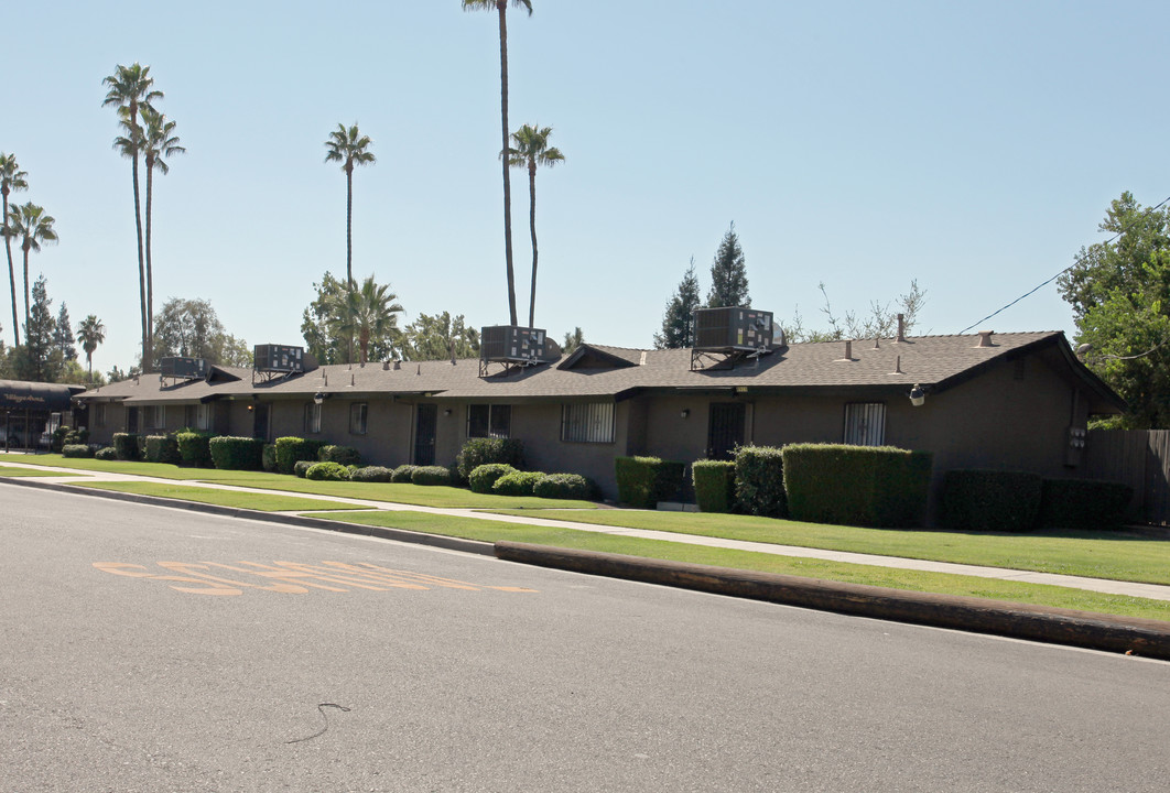 4933 N Harrison Ave in Fresno, CA - Building Photo