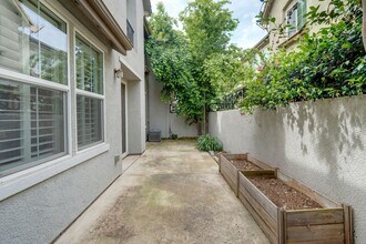 205 Monet Ln in Folsom, CA - Building Photo - Building Photo