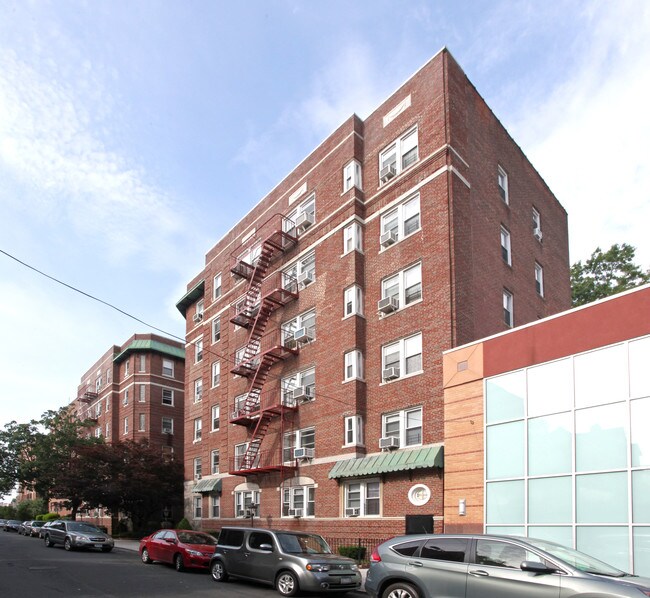 1820 E 13th St in Brooklyn, NY - Foto de edificio - Building Photo