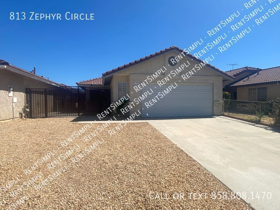 813 Zephyr Cir in Hemet, CA - Building Photo