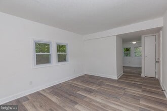 30 Laurel Hill Ln in Berkeley Springs, WV - Foto de edificio - Building Photo