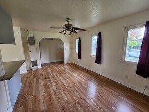 625 Templeton St in Brownsville, OR - Building Photo - Building Photo